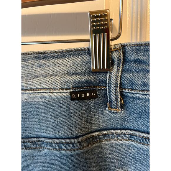 Risen Wide Leg Light Washed Raw Hem Jeans 31 inch inseam - Picture 5 of 7